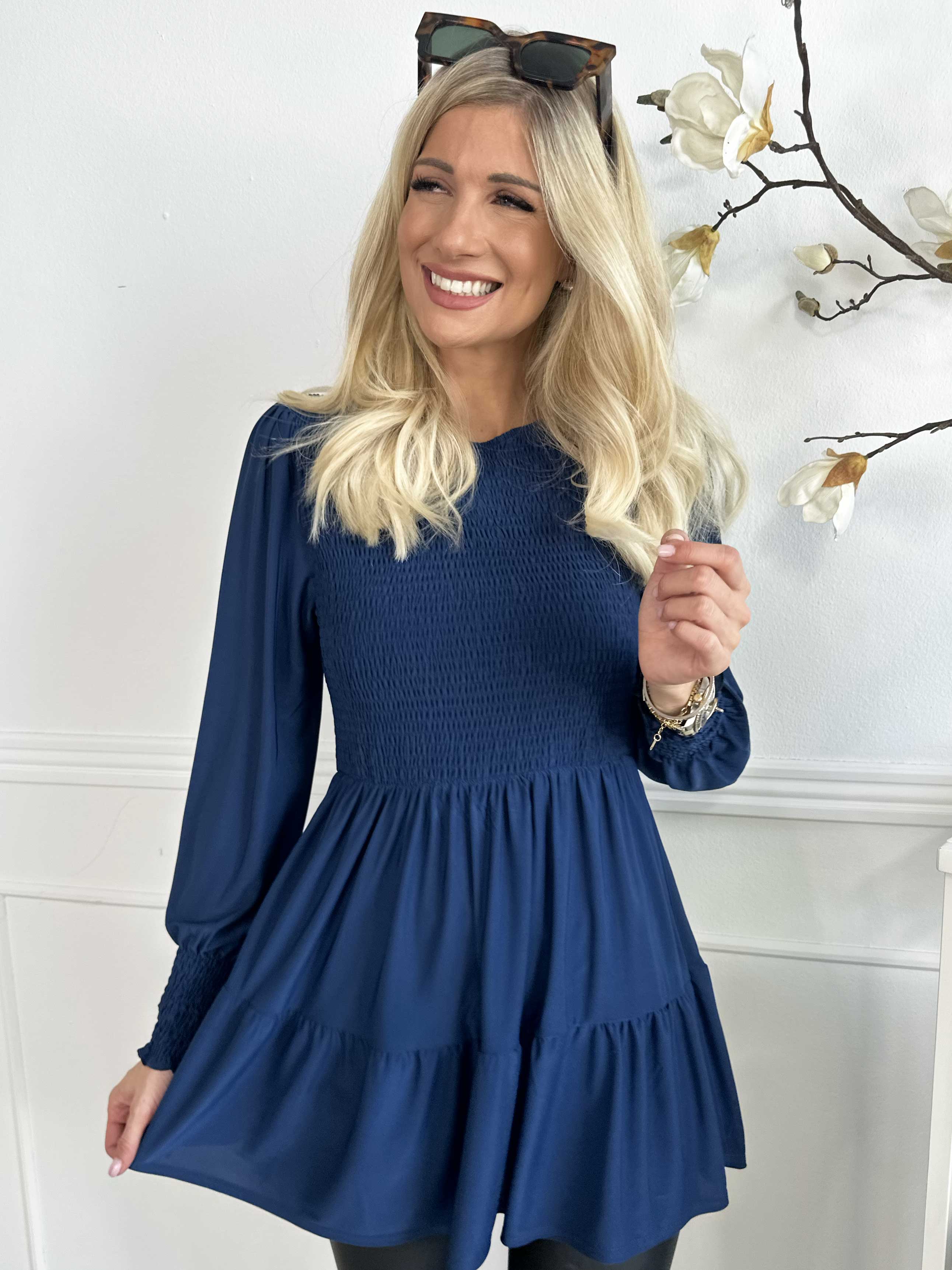 Kelly Shirt - Elastisk blus med smock över bröstet
